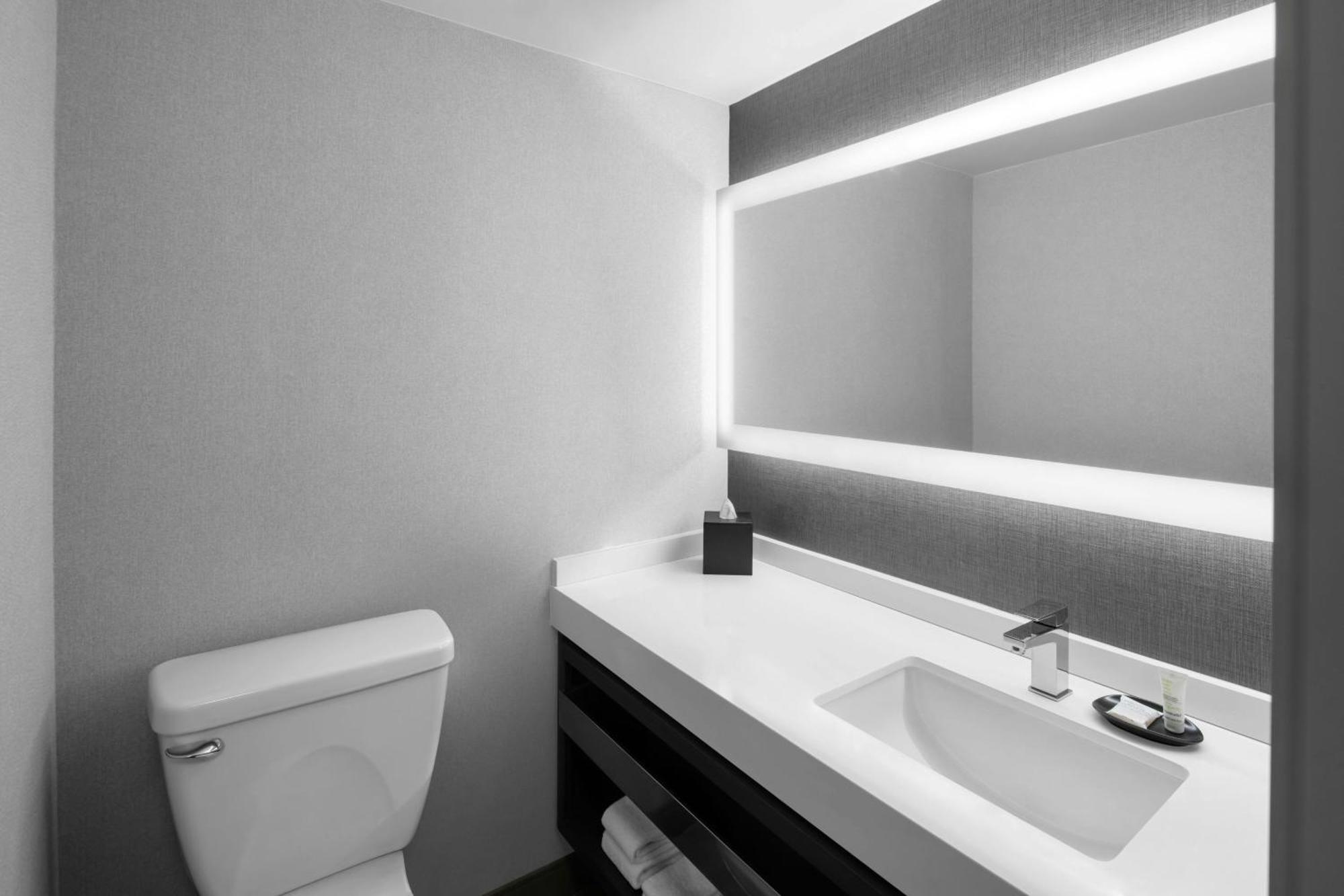 The National Landing Hotel Crystal City Арлингтон Экстерьер фото